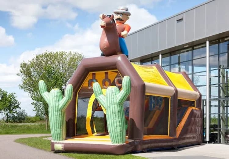 Shooting Combo Western Bouncy Castle