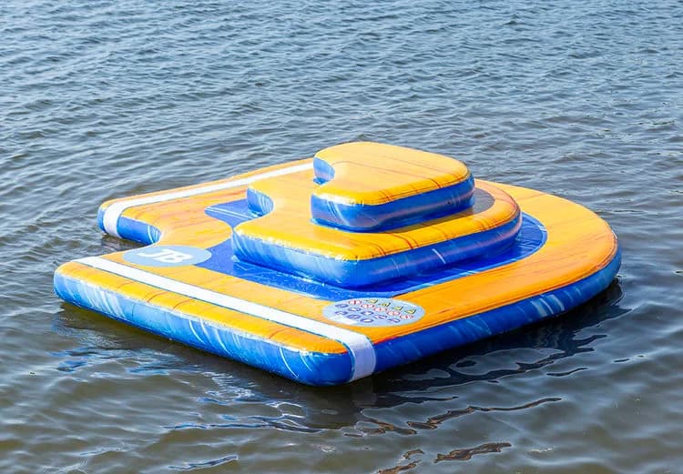 Cornerfloat with pyramidal steps